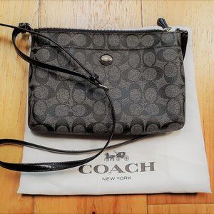 Coach Peyton Signature Swingpack With Pop Up Pouch